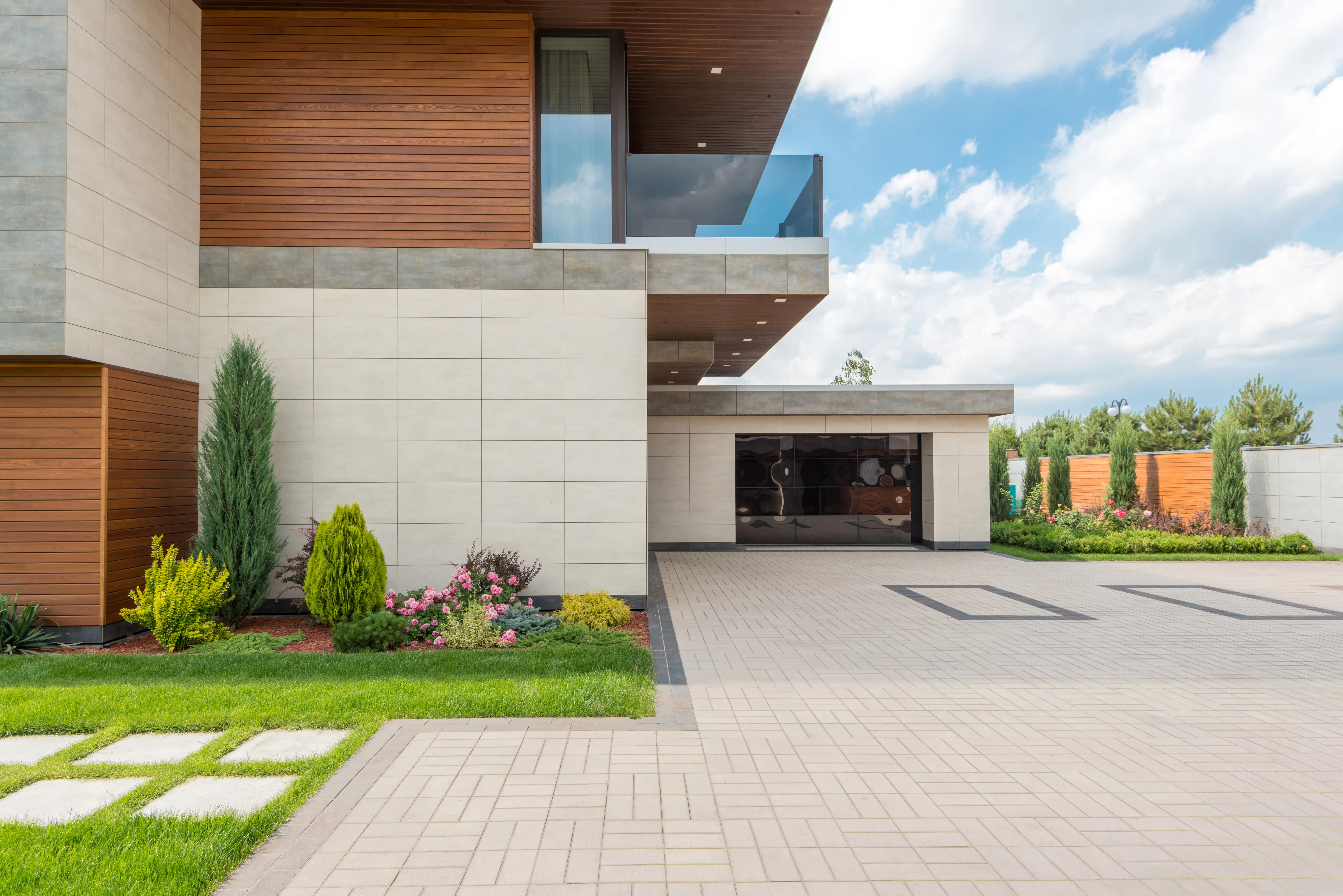 Residential garage door in Suncoast Estates